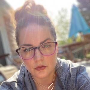 Meet your Posher, Caitlin